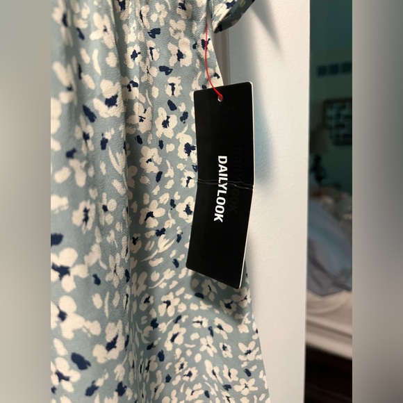 DAILYLOOK Mittoshop Floral Blouse Size Small NWT - Picture 3 of 4